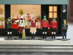 Window Shopper Figures -Deals Lionel Store 2130120 03